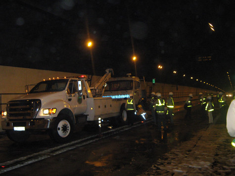 Lực lượng chữa cháy cứu hộ tại chỗ của Hamadeco mau chóng phối hợp với lực lượng CS PCCC 2 đầu Bắc và Nam Hầm là CS PCCC Đà Nẵng và Thừa Thiên Huế điều động xe chữa cháy cùng hàng chục cảnh sát PCCC để tiến hành dập lửa Lực lượng chữa cháy cứu hộ tại chỗ của Hamadeco mau chóng phối hợp với lực lượng CS PCCC 2 đầu Bắc và Nam Hầm là CS PCCC Đà Nẵng và Thừa Thiên Huế điều động xe chữa cháy cùng hàng chục cảnh sát PCCC để tiến hành dập lửa