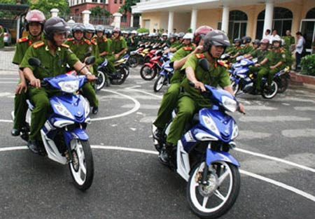 Đà Nẵng: CSGT nhận mãi lộ là "về vườn", Tin tức trong ngày, csgt nhan mai lo, chinh sach cua da nang, chu truong da nang, bi thu thanh uy da nang, nguyen ba thanh, canh sat giao thong, canh sat tieu cuc, tran ap toi pham, trang thiet bi canh sat, bao, tin hay, tin hot, tin tuc