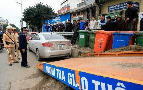 Hà Nội đề xuất tạm giữ biển số xe vi phạm.