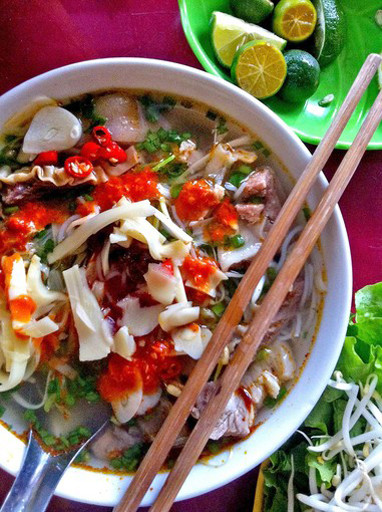 Co gai Tay di tim "bat pho hoan hao" o Ha Noi