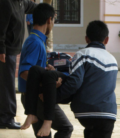 Xung quanh hiện tượng nữ sinh ngất xỉu, người dân tung tin đồn thất thiệt gây tâm lý hoang mang cho học sinh và các bậc phụ huynh