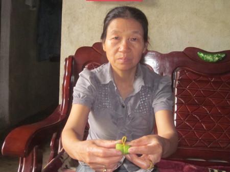 Chân dung "thánh cô" và bài thuốc lạ. Chân dung "thánh cô" và bài thuốc lạ.