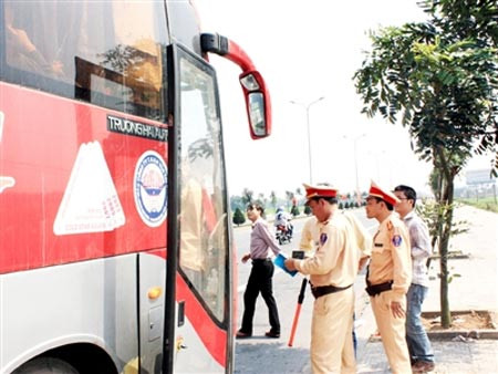 Đà Nẵng: CSGT nhận mãi lộ là "về vườn", Tin tức trong ngày, csgt nhan mai lo, chinh sach cua da nang, chu truong da nang, bi thu thanh uy da nang, nguyen ba thanh, canh sat giao thong, canh sat tieu cuc, tran ap toi pham, trang thiet bi canh sat, bao, tin hay, tin hot, tin tuc