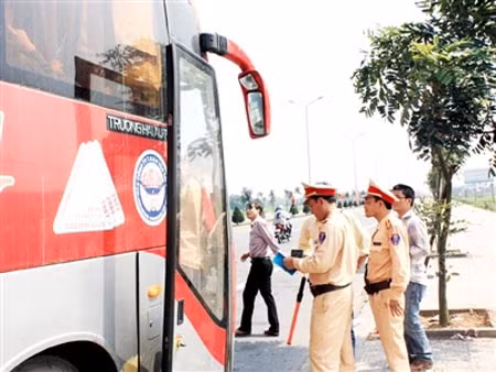 Đà Nẵng: CSGT nhận mãi lộ là "về vườn", Tin tức trong ngày, csgt nhan mai lo, chinh sach cua da nang, chu truong da nang, bi thu thanh uy da nang, nguyen ba thanh, canh sat giao thong, canh sat tieu cuc, tran ap toi pham, trang thiet bi canh sat, bao, tin hay, tin hot, tin tuc