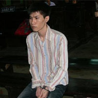 Ra vành móng ngựa thì kẻ sát nhân bỗng dưng..."hiền hậu" Ra vành móng ngựa thì kẻ sát nhân bỗng dưng..."hiền hậu"