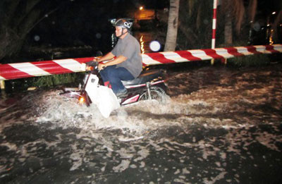 Các phương tiện “bì bõm” trong nước Các phương tiện “bì bõm” trong nước