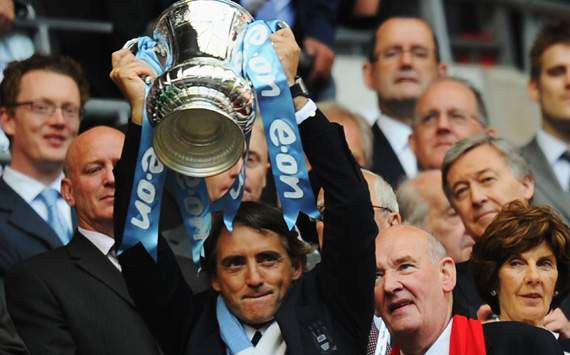 HLV Mancini giúp CLB Manchester City giành được danh hiệu FA Cup HLV Mancini giúp CLB Manchester City giành được danh hiệu FA Cup
