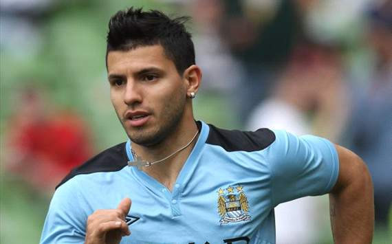 Sergio Aguero cập bến Etihad từ Atletico Madrid Sergio Aguero cập bến Etihad từ Atletico Madrid
