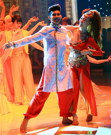 Diễn viên, ca sĩ Ngân Khánh vừa nhận án phạt 3,5 triệu đồng vì sự cố lộ ngực. Diễn viên, ca sĩ Ngân Khánh vừa nhận án phạt 3,5 triệu đồng vì sự cố lộ ngực.