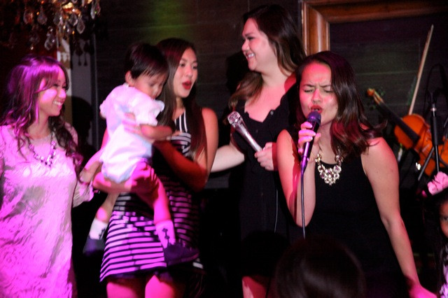 Không chỉ riêng Ý Lan, các cháu nội ngoại đều chuẩn bị những bài hát đặc biệt tại buổi tiệc.