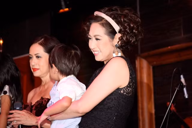 Sau buổi họp báo ra mắt liveshow tại Việt Nam, Ý Lan ngay lập tức bay trở về Mỹ để chuẩn bị tiệc thượng thọ cho mẹ cùng các anh chị em. Sau đêm tiệc, cô lại trở về quê nhà để tiếp tục chuẩn bị cho show diễn ra vào ngày 09/08 tới đây.