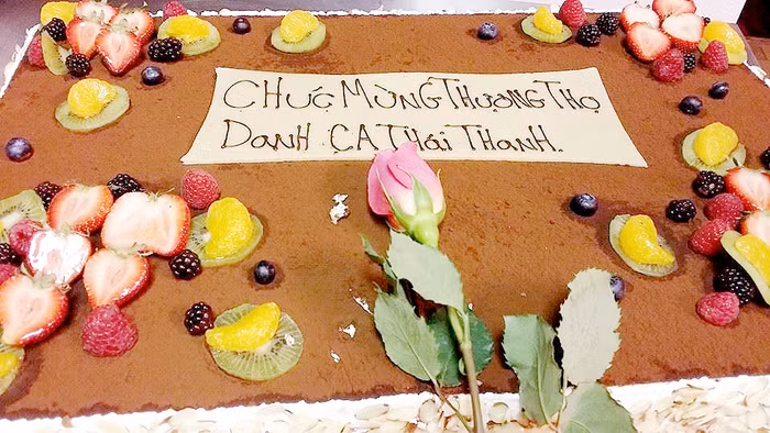 Cận cảnh chiếc bánh sinh nhật mừng thượng thọ 80 tuổi của danh ca Thái Thanh.