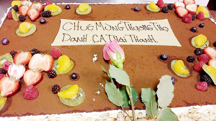 Cận cảnh chiếc bánh sinh nhật mừng thượng thọ 80 tuổi của danh ca Thái Thanh.