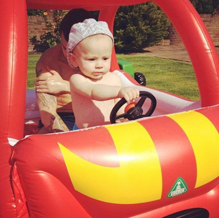 Cùng ngắm nhóc tỳ đáng yêu, tinh nghịch Archie. Cùng ngắm nhóc tỳ đáng yêu, tinh nghịch Archie.