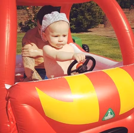 Cùng ngắm nhóc tỳ đáng yêu, tinh nghịch Archie. Cùng ngắm nhóc tỳ đáng yêu, tinh nghịch Archie.