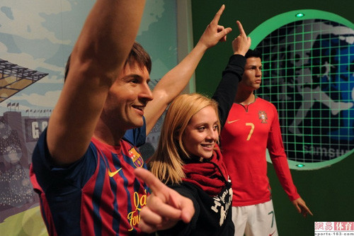 Để làm ra bức tượng sáp của Messi thì các nhà điêu khắc phải làm việc trong vòng 4 tháng với tổng kinh phí lên tới 190.000 euro. Để làm ra bức tượng sáp của Messi thì các nhà điêu khắc phải làm việc trong vòng 4 tháng với tổng kinh phí lên tới 190.000 euro.