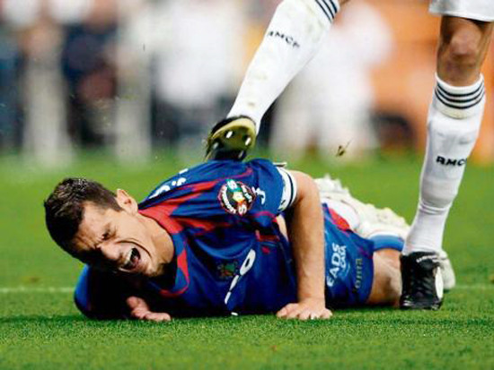 Huhu…đau quá… cứu với! Huhu…đau quá… cứu với!