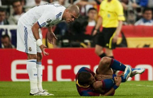 Có sao không ku? Anh có cố ý đâu mà. Có sao không ku? Anh có cố ý đâu mà.