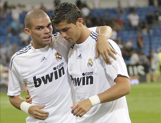 Chú cứ yên tâm đá, thằng Messi đã có anh lo, trận này là của chú, không phải lo đâu… Chú cứ yên tâm đá, thằng Messi đã có anh lo, trận này là của chú, không phải lo đâu…