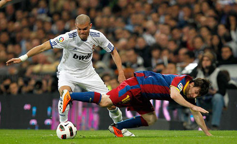 Này thì siêu sao số 1 thế giới này. Gặp anh thì chỉ có tắt điện. Này thì siêu sao số 1 thế giới này. Gặp anh thì chỉ có tắt điện.