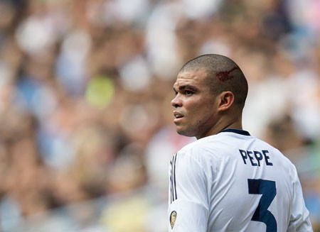 Hự, đen quá, nó không sao còn mình thì chảy máu đầu… Hự, đen quá, nó không sao còn mình thì chảy máu đầu…