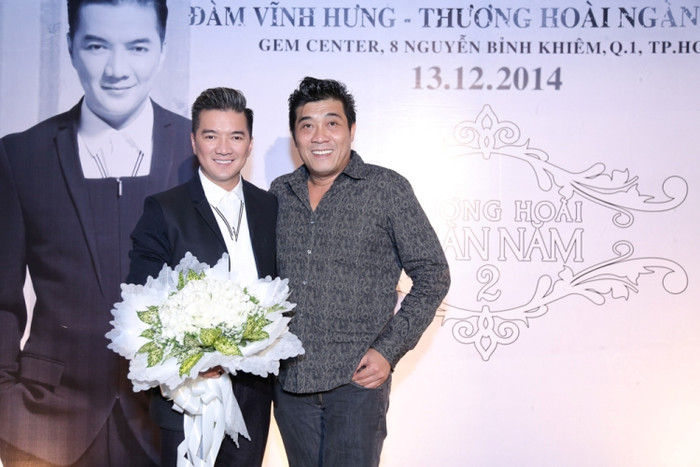 Mr Đàm và đạo diễn Trần Vi Mỹ, người sẽ đồng hành cùng nam ca sĩ trong suốt liveshow. Mr Đàm và đạo diễn Trần Vi Mỹ, người sẽ đồng hành cùng nam ca sĩ trong suốt liveshow.