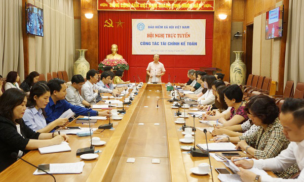 Quang cảnh Hội nghị trực tuyến về công tác tài chính- kế toán với bảo hiểm xã hội 63 tỉnh, thành phố - ảnh nguồn Bảo hiểm xã hội Việt Nam. Quang cảnh Hội nghị trực tuyến về công tác tài chính- kế toán với bảo hiểm xã hội 63 tỉnh, thành phố - ảnh nguồn Bảo hiểm xã hội Việt Nam.