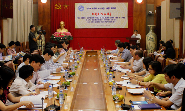 Toàn cảnh Hội nghị tổng kết công tác phối hợp với các bộ, ban, ngành, tổ chức chính trị- xã hội về tuyên truyền chính sách bảo hiểm xã hội, bảo hiểm y tế năm 2016 và định hướng năm 2017 - ảnh nguồn Bảo hiểm xã hội Việt Nam