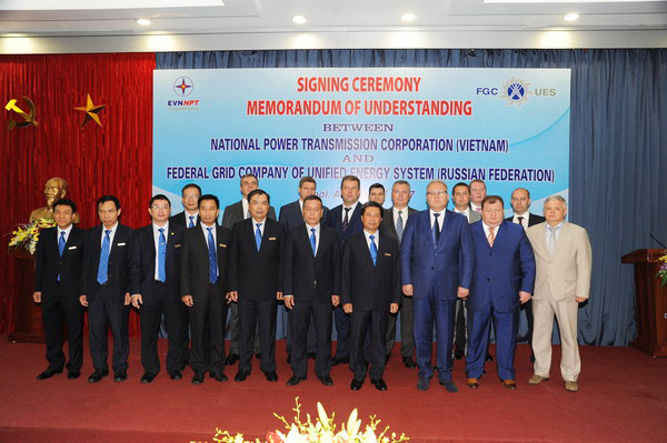 Ông Đặng Phan Tường - Chủ tịch Hội đồng thành viên EVNNPT làm việc với đoàn FGC UES do ông Andrey Murov - Chủ tịch Hội đồng Quản trị kiêm Tổng giám đốc dẫn đầu - ảnh nguồn EVN. Ông Đặng Phan Tường - Chủ tịch Hội đồng thành viên EVNNPT làm việc với đoàn FGC UES do ông Andrey Murov - Chủ tịch Hội đồng Quản trị kiêm Tổng giám đốc dẫn đầu - ảnh nguồn EVN.