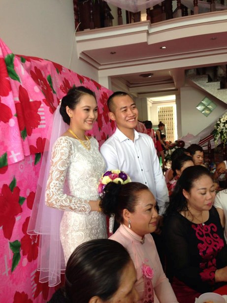 Ngọc Thạch rạng ngời hạnh phúc trong Lễ ăn hỏi Ngọc Thạch rạng ngời hạnh phúc trong Lễ ăn hỏi