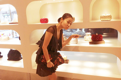 Thu Minh nhí nhảnh bất ngờ trên đất Thái Thu Minh nhí nhảnh bất ngờ trên đất Thái