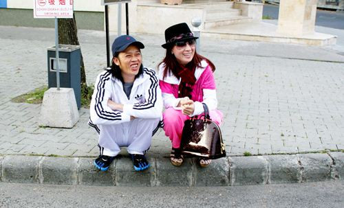 Hoài Linh hài hước ngay cả khi ở ngoài đường. Hoài Linh hài hước ngay cả khi ở ngoài đường.