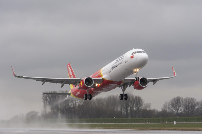 Sửa đường băng Tân Sơn Nhất nhiều chuyến bay Vietjet bị ảnh hưởng. Sửa đường băng Tân Sơn Nhất nhiều chuyến bay Vietjet bị ảnh hưởng.