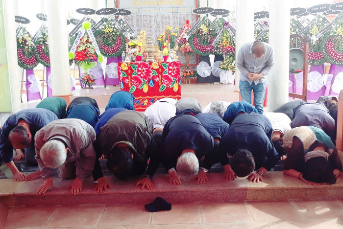 Ông Kang U IL, Chủ tịch Quỹ hòa bình Hàn - Việt nói: “chúng tôi xin lỗi, thành thật xin lỗi, chúng tôi sẽ không quên sẽ luôn khắc nhớ và xin hứa đây là khởi đầu hòa bình”. Ông Kang U IL, Chủ tịch Quỹ hòa bình Hàn - Việt nói: “chúng tôi xin lỗi, thành thật xin lỗi, chúng tôi sẽ không quên sẽ luôn khắc nhớ và xin hứa đây là khởi đầu hòa bình”.