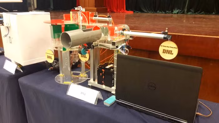 Hệ thống cống thông minh khi kết hợp với máy hút nước thải còn bảo vệ cả máy hút nước thải khỏi nguy cơ kẹt rác và làm hư hỏng máy. Hệ thống cống thông minh với khả năng hoàn toàn tự động và chỉ cần 1 trạm kiểm soát cho một khu vực lớn ( có thể 2-3 quận thì chỉ cần 1 trạm kiểm soát).