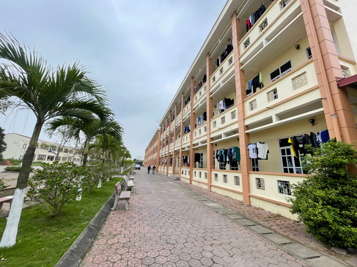 Khu ký túc xá sạch sẽ, khang trang được nhà trường đầu tư, xây dựng. Lãnh đạo nhà trường cho biết, các học viên lớp Thạc sĩ Luật Kinh tế ở khu vực phía Nam sẽ được ở miễn phí. Ảnh: Trung Dũng GDVN_a1.jpg