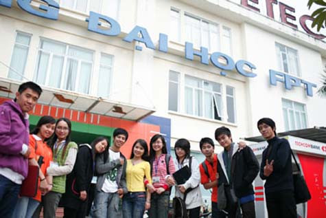 Quyết định của Trường ĐH FPT khiến không ít sinh viên bức xúc và dở khóc, dở cười để tiếp tục được học tiếp tại trường (ảnh minh họa) Quyết định của Trường ĐH FPT khiến không ít sinh viên bức xúc và dở khóc, dở cười để tiếp tục được học tiếp tại trường (ảnh minh họa)