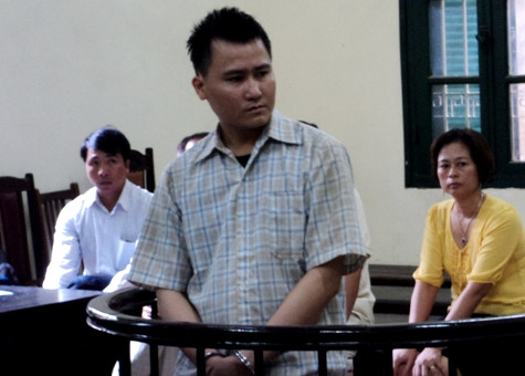 Bị cáo Nguyễn Xuân Hà trước vành móng ngựa Bị cáo Nguyễn Xuân Hà trước vành móng ngựa