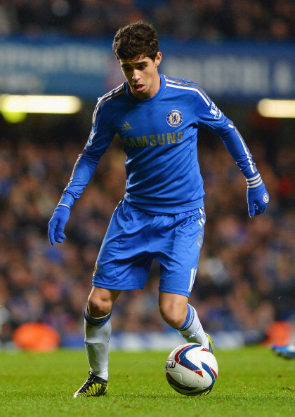 Siêu sao người Brazil, Neymar cho biết anh tin người đồng đội tại ĐTQG là Oscar hiện đang đầu quân cho Chelsea sẽ sớm được cả thế giới biết đến. Neymar khẳng định Oscar là một tài năng thực sự và sẽ chẳng có gì lạ nếu tiền vệ này giỏi hơn cả Cristiano Ronaldo trong tương lai. Siêu sao người Brazil, Neymar cho biết anh tin người đồng đội tại ĐTQG là Oscar hiện đang đầu quân cho Chelsea sẽ sớm được cả thế giới biết đến. Neymar khẳng định Oscar là một tài năng thực sự và sẽ chẳng có gì lạ nếu tiền vệ này giỏi hơn cả Cristiano Ronaldo trong tương lai.