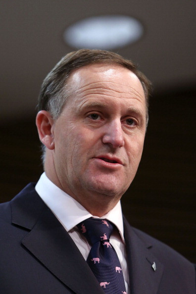 Thủ tướng New Zealand John Key hôm 5/11 đã tuyên bố rằng ông không hề nợ ngôi sao bóng đá David Beckham một lời xin lỗi, sau khi có nhiều nguồn tin cho rằng ông đã gọi cựu đội trưởng tuyển Anh là “một gã đần độn.” Thủ tướng New Zealand John Key hôm 5/11 đã tuyên bố rằng ông không hề nợ ngôi sao bóng đá David Beckham một lời xin lỗi, sau khi có nhiều nguồn tin cho rằng ông đã gọi cựu đội trưởng tuyển Anh là “một gã đần độn.”