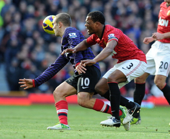 HLV Arsene Wenger cũng cáo buộc hậu vệ Patrice Evra đã ăn vạ dẫn đến chiếc thẻ đỏ của Jack Wilshere trong trận đại chiến giữa MU và Arsenal vừa qua. HLV Arsene Wenger cũng cáo buộc hậu vệ Patrice Evra đã ăn vạ dẫn đến chiếc thẻ đỏ của Jack Wilshere trong trận đại chiến giữa MU và Arsenal vừa qua.