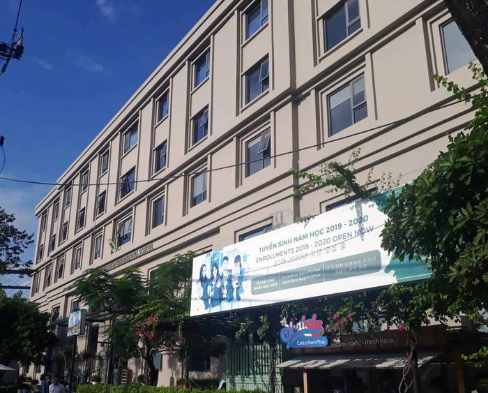 Đà Nẵng yêu cầu Trường St.Nicolas thay đổi bảng tên theo đúng quy định. Ảnh: AN Đà Nẵng yêu cầu Trường St.Nicolas thay đổi bảng tên theo đúng quy định. Ảnh: AN