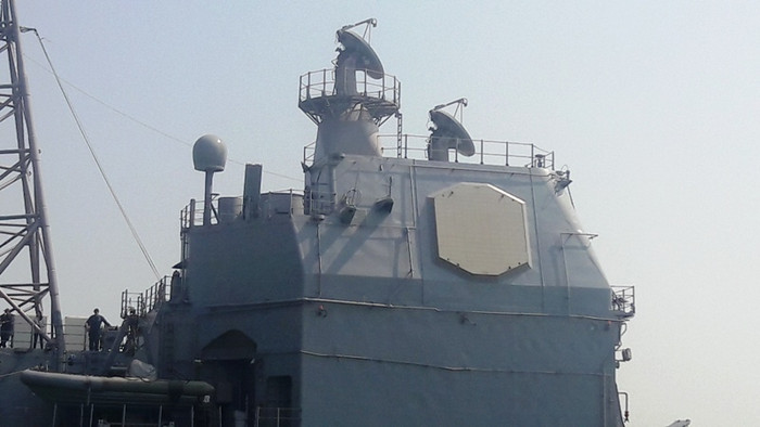 Tàu USS Lake Champlain được trang bị 8 tên lửa chống hạm RGM-84 Harpoon, 2 ống phóng lôi Mk 32 12.75-in (324 mm).