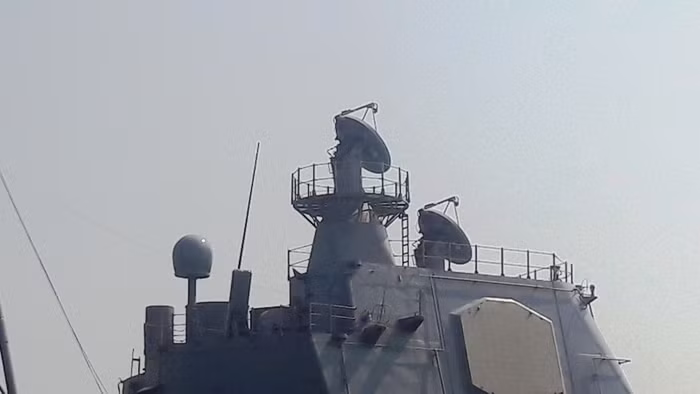Tầm hoạt động tối đa của USS Lake Champlain cũng như các tuần dương hạm khác cùng lớp Tinconderoga là 11.000 km với tốc độ 27 hải lý (37 km/h). Tầm hoạt động tối đa của USS Lake Champlain cũng như các tuần dương hạm khác cùng lớp Tinconderoga là 11.000 km với tốc độ 27 hải lý (37 km/h).