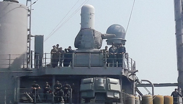 Hệ thống phòng thủ cực gần Phalanx CIWS Block 1B được trang bị trên tàu tuần dương.