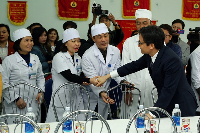 Phó Thủ tướng ghi nhận, biểu dương nỗ lực, cố gắng toàn diện của đội ngũ cán bộ y tế tỉnh Quảng Trị (ảnh chinhphu.vn). Phó Thủ tướng ghi nhận, biểu dương nỗ lực, cố gắng toàn diện của đội ngũ cán bộ y tế tỉnh Quảng Trị (ảnh chinhphu.vn).