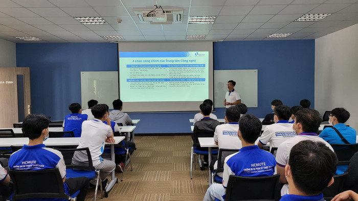 Sinh viên Trường Đại học Sư phạm Kỹ thuật Thành phố Hồ Chí Minh. Ảnh: Website Nhà trường. 480946206_8402518069851880_3534617286463451534_n.jpg