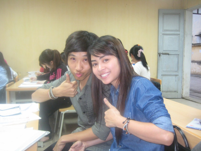 Oanh có thành tích học tập tương đối tốt,bạn luôn là sinh viên viên xuất sắc với điểm học tập khá trong lớp.