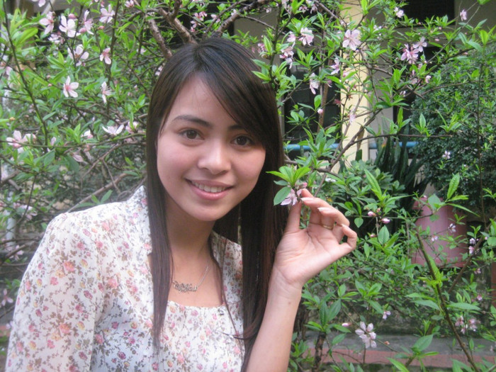 Hiện Oanh đang chuẩn bị theo học lớp cảm tình Đảng và cũng từng được giấy khen của học viện và của THành đoàn thành phố Hà Nội