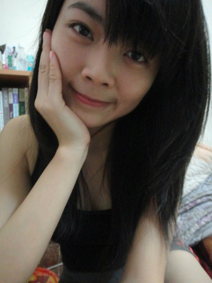 Thu Hà là một cô gái hay cười, luôn suy nghĩ lạc quan.